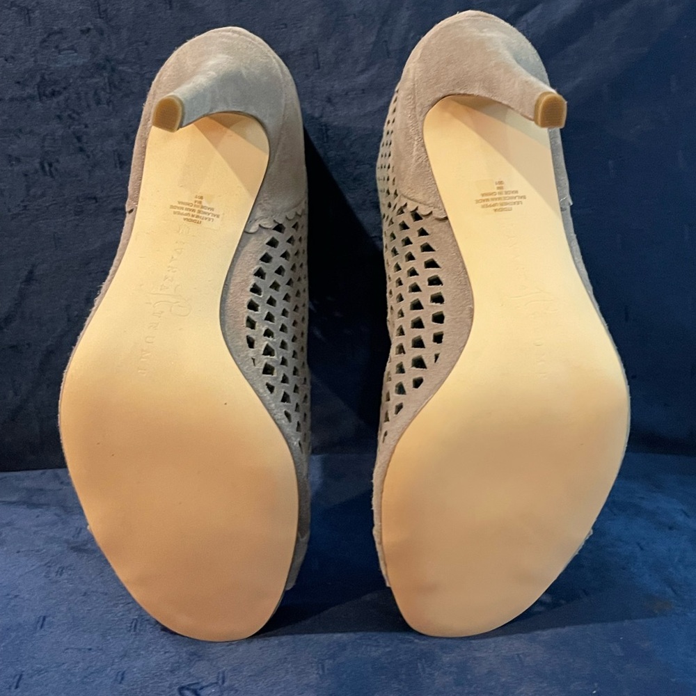 Ivanka Trump genuine suede leather peep toe booties
Taupe Size 9 - Picture 4 of 4
